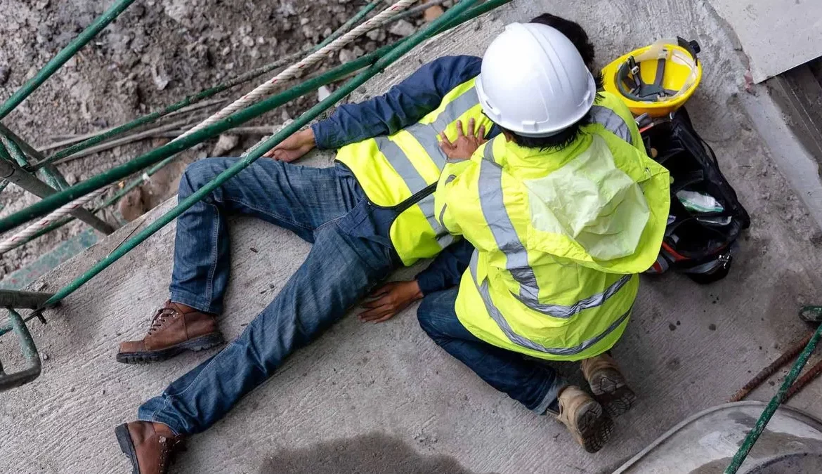 Learn When to Consult a Construction Site Injury Lawyer