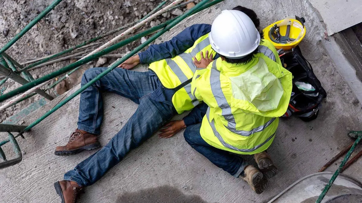 Learn When to Consult a Construction Site Injury Lawyer