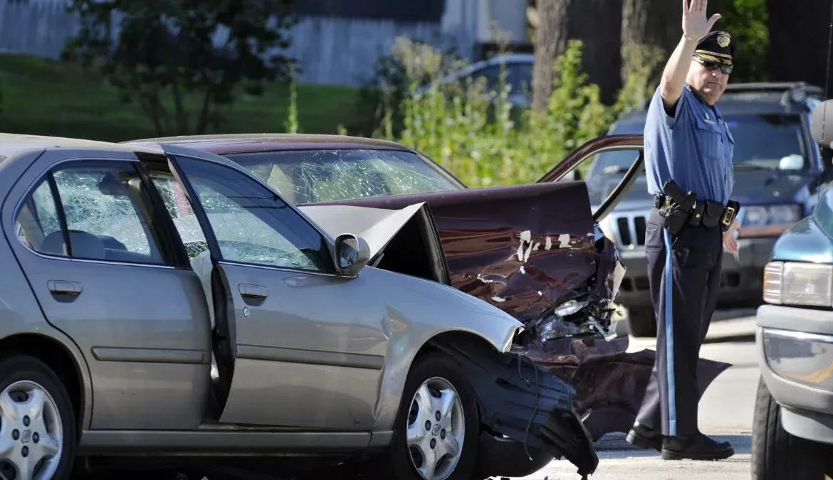 Should You Wait to Contact a Car Crash Lawyer After an Accident?